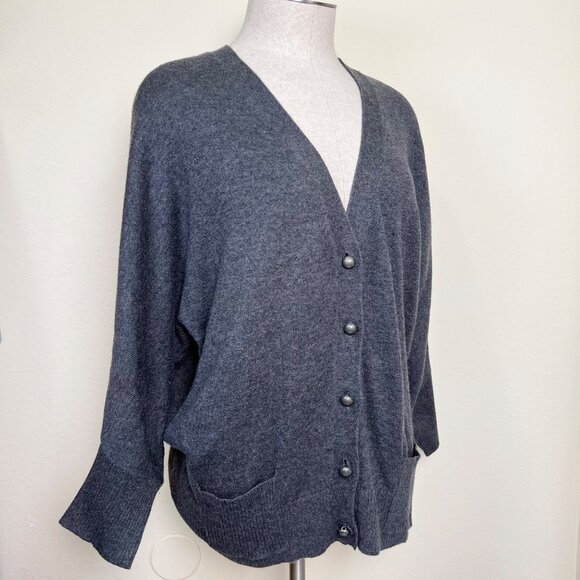 GAP Gray Button-Front 3/4 Sleeve V-Neck Cardigan Sweater Size Large - Picture 2 of 6